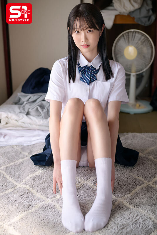 親戚おじさんの家に預けられた10代の私は気持ち悪いと思いながらカラダを舐められハメられていました。 白上咲花 1枚目