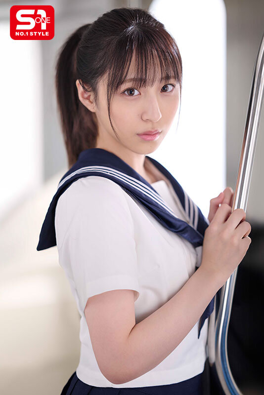 この女子学生、純粋そうに見えて中年教師に恋し、痴●師(他人)にも即沼る。 新木希空 1枚目