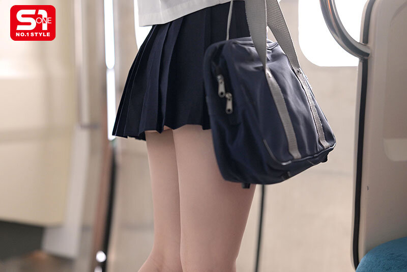 この女子学生、純粋そうに見えて中年教師に恋し、痴●師(他人)にも即沼る。 新木希空 2枚目
