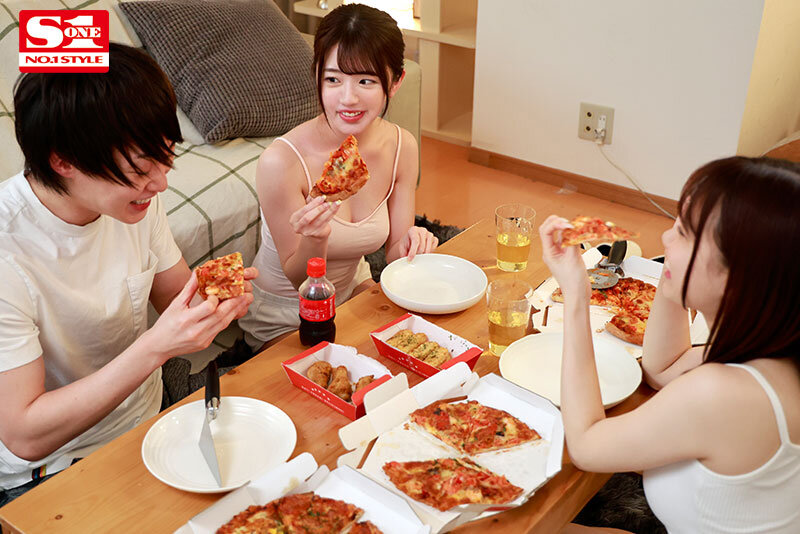 Gカップ同級生2人組が僕の家で勉強合宿!休憩の度にエロいことが! 安達夕莉 宇野みれい 9枚目