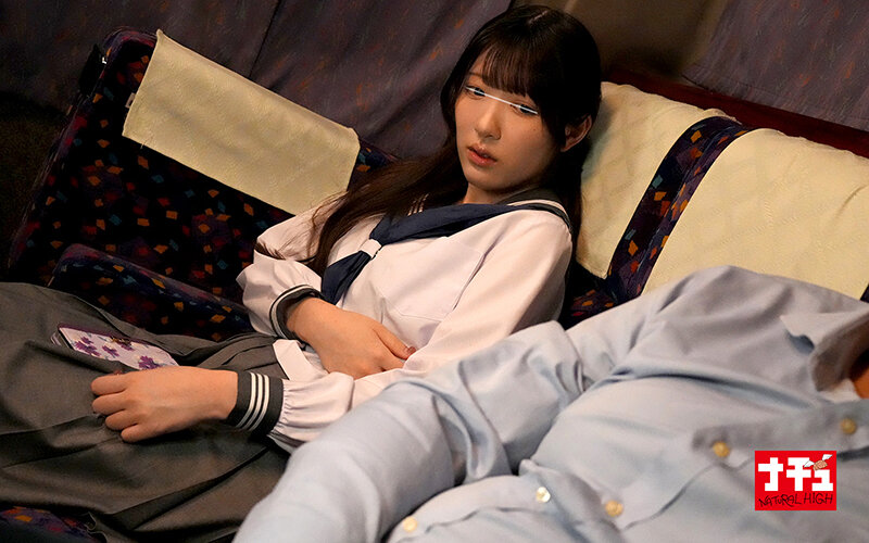 就寝中の夜行バスで指マンされた恐怖に目を開けられず寝たふりしながらイキまくる気弱女子5 増量中出しSP 13枚目